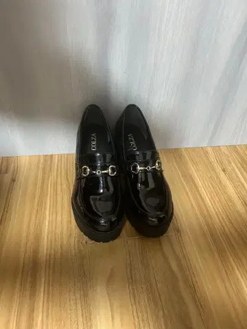 블랙 통굽 로퍼