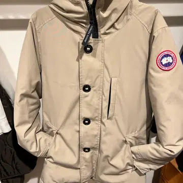 CANADA GOOSE 아크틱 프로그램 M 사이즈 베이지