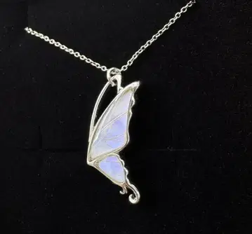 오운피 스르코우스키 모르포 가로 아게하 나비 목걸이