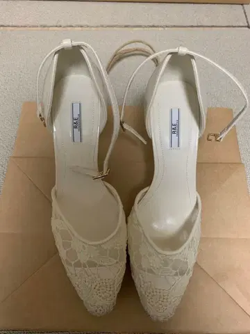 아이보리 레이스 펌프스 하이힐