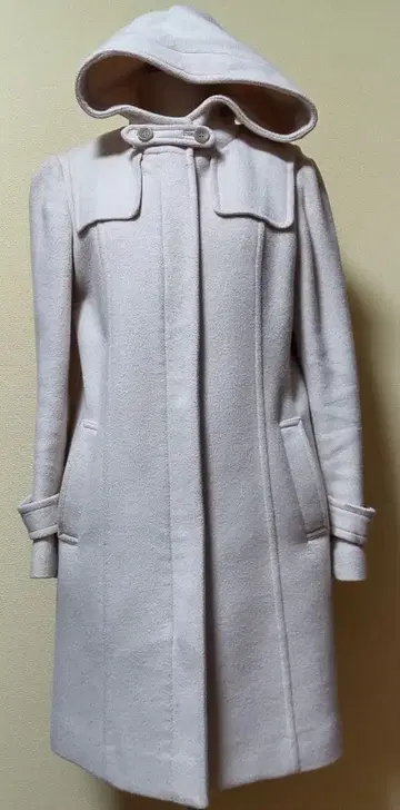 라이트 베이지 후드 부착 롱 코트