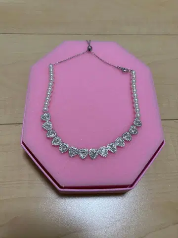 아리아나 x 스와로브스키 하트 목걸이 초커