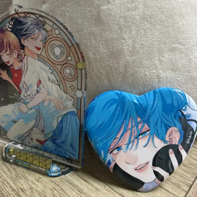 얼굴만으론 좋아할 수 없어요 아크릴스탠드 + 캔뱃지 쿠지