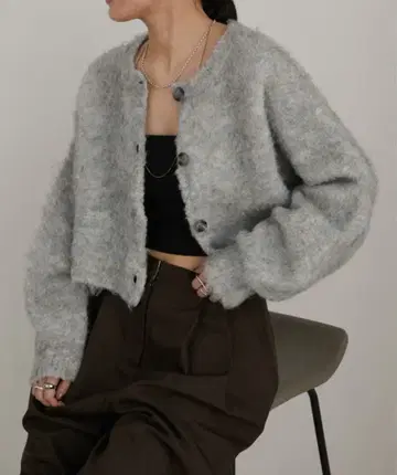 그레이 버튼 달린 긴팔 가디건 믹스 부클레 니트 가디건