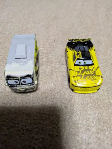 토미카 카즈 캐릭터 차량 2대 세트