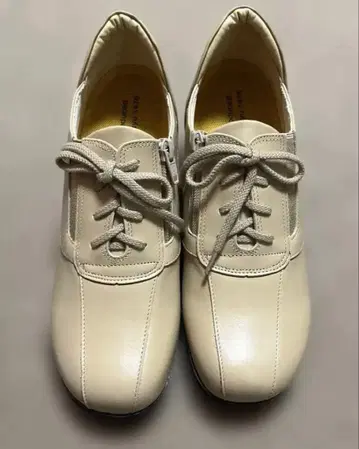 [ 외반모지 ] EEEE 베이지 가죽 지퍼 신발