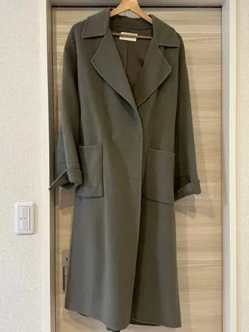 올리브 그린 롱 코트