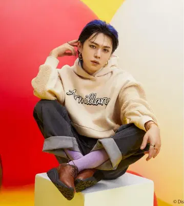 Armillary. 후드 부착 맨투맨 (미키)