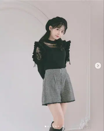 meltie 반짝반짝 숄더 프릴 니트