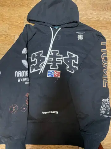 NAMESAKE Vaundy 착용 후드티