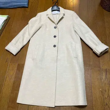 베이지 롱 코트 다크 블루 버튼