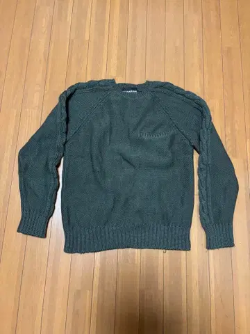 CESARANI 다크 그린 니트 스웨터