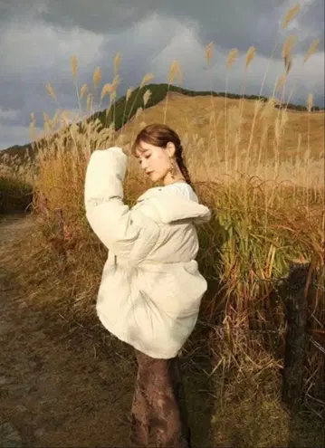 [ 무료배송/상태 좋음 ] Acka 볼륨 다운 자켓 화이트