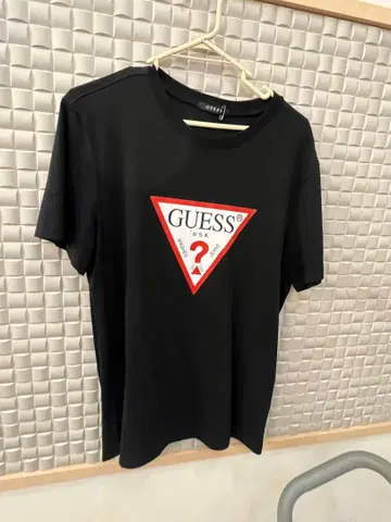 GUESS 블랙 T셔츠