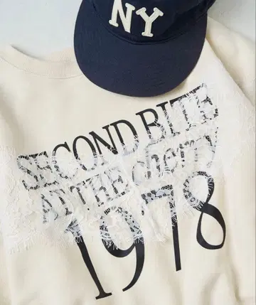 한정판 속기모 로고 레이스 맨투맨 풀오버 프릭스스토어