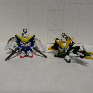 건담 피규어 키링 세트입니다.