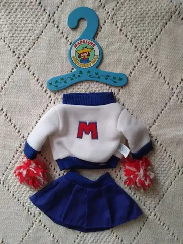 마들렌 옷 갈아입기 의류 옷걸이 포함 치어리더 아웃핏