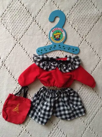 마들렌느 옷 갈아입기 의류와 백과 행거 깅엄 체크 아웃핏