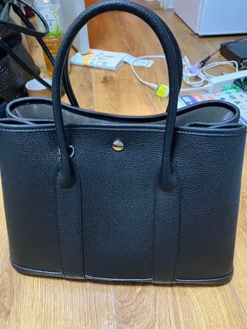 천연 가죽 블랙 토트백 태블릿 수납 가능