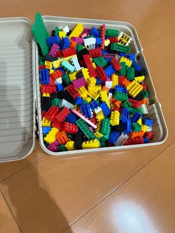 다색 플라스틱 블록 세트