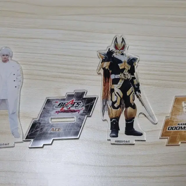 둠즈 기츠, 에이스 아크릴스탠드