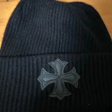 블랙 리브 니트 모자 크로스 자수
