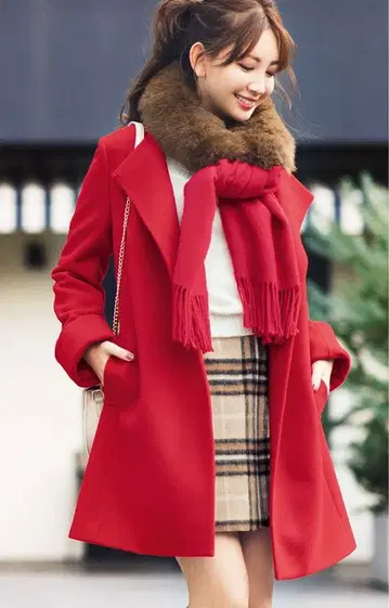 리랜드트루 빨간색 코트 코지하루 착용