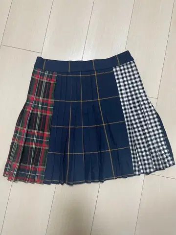 아무로 나미에 착용 ZARA 체크 스커트