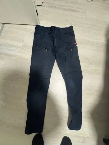 블랙 워크 팬츠 지퍼 포켓 부착