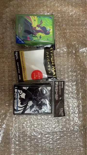 새상품 미개봉 포켓몬 카드 슬리브 레시라무 제크로무 64장입