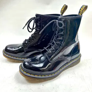 UK7 닥터마틴 8홀 에나멜 블랙