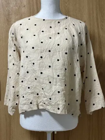 도트 무늬 긴팔 셔츠 베이지