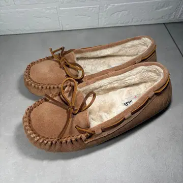 미네통카 Cally 칼리 모카신 보아 US8 24cm 상당 카멜