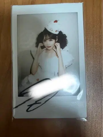 사쿠라이 유이 친필 사인 폴라로이드