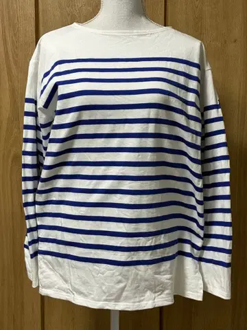 화이트와 파랑 스트라이프 긴팔 티셔츠