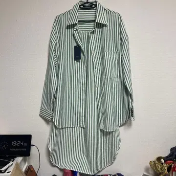 [ 미사용 택 포함 ] ASHELEN 그린과 화이트 스트라이프 긴팔 셔츠