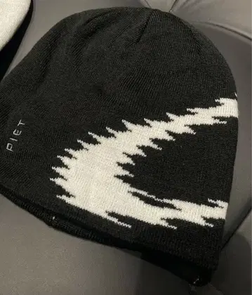 Oakley PIET 블랙 화이트 니트 모자