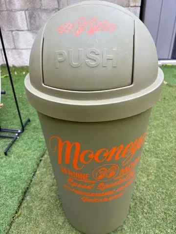 문 아이즈 쓰레기 상자