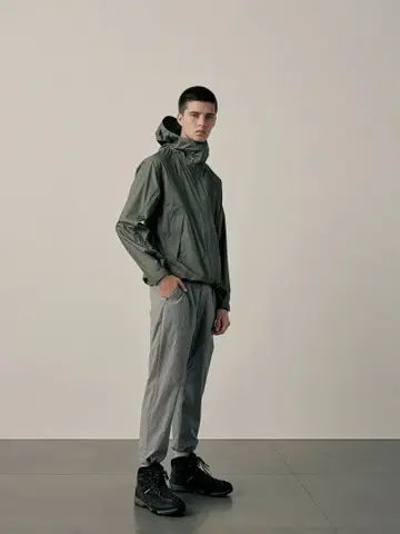 데상트 얼터레인 81 레인 자켓