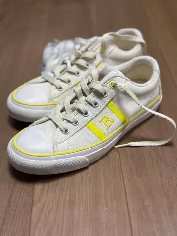 리 스니커즈 23.5cm