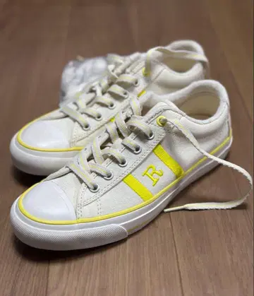 리 스니커즈 23.5cm