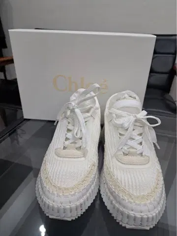 끌로에 화이트 스니커즈 통굽
