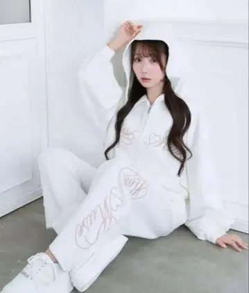 로제 뮤즈 Logo 3d embroidery hoodie 셋업
