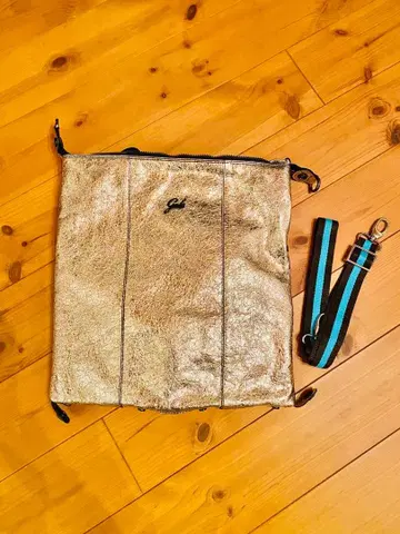 리버서블 골드 숄더백