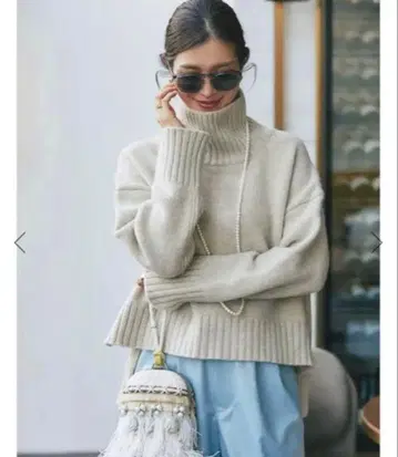 세븐텐 SEVEN TEN 오버 사이즈 하이넥 화이트 니트 스웨터