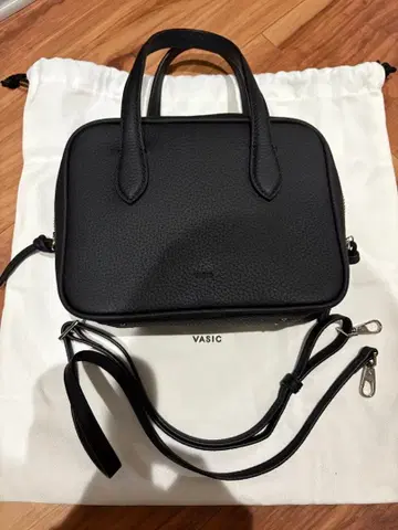 VASIC 블랙 가죽 숄더백