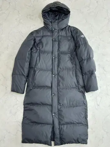 데상트 사이즈 L 슈퍼 롱 다운 코트 소매 로고 벤치 코트 블랙 tg9