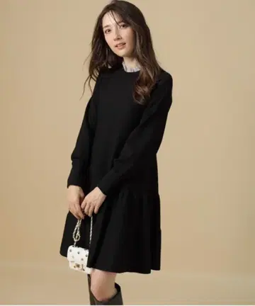 Apuweiser-riche 레이스 레이어드 미니 니트 원피스