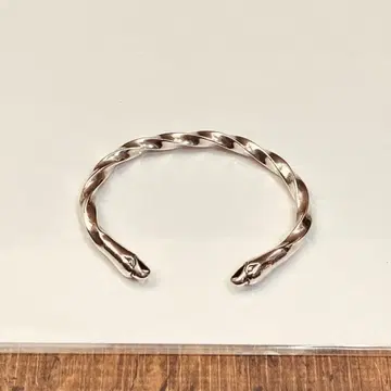 래리 스미스 더블 이글 페이스 트위스트 뱅글 팔찌