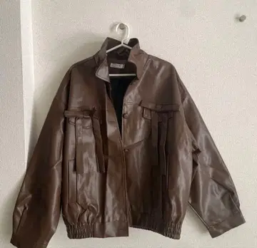 브라운 가죽 자켓 프린지 디자인